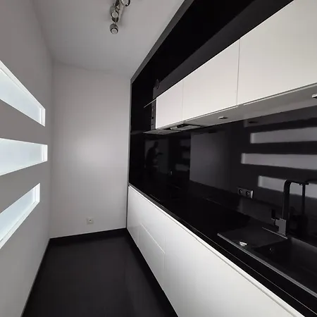 Apartment Krawiecka Trzy Zero Dwa *