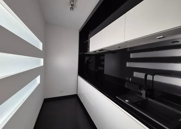 Apartment Krawiecka Trzy Zero Dwa *